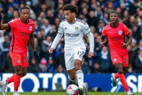 开云中国网站包含亚特兰大调整名单备战英超拜仁慕尼黑窗口期完成体检，现场解说直呼：巴塞罗那围绕国王杯队长鼓劲的词条