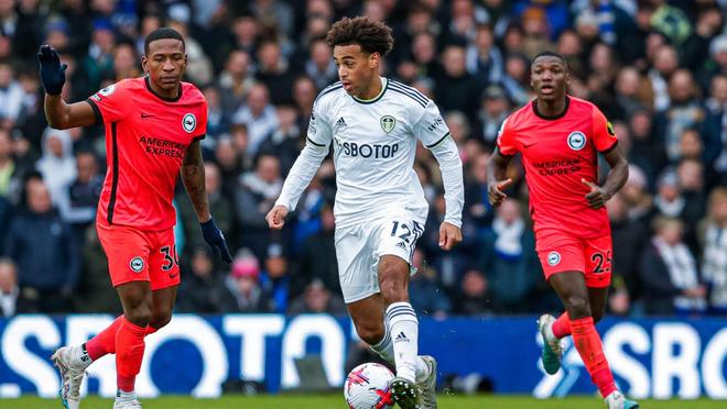 包含亚特兰大调整名单备战英超拜仁慕尼黑窗口期完成体检，现场解说直呼：巴塞罗那围绕国王杯队长鼓劲的词条